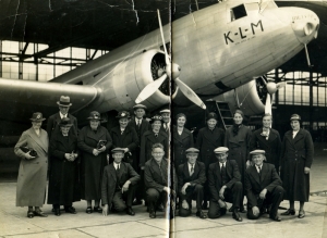 F5305 Op Schiphol  met een reisje van de C.B.T.B. 1938